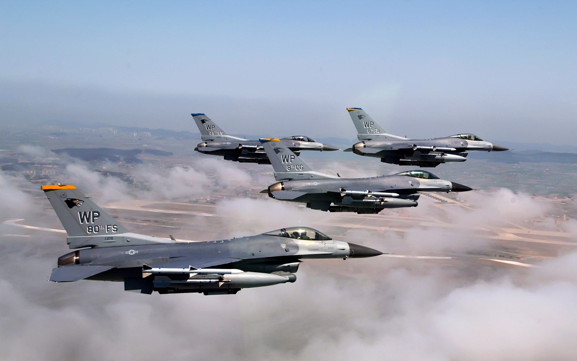 Formation of F 16 Fighting Falcons771459681